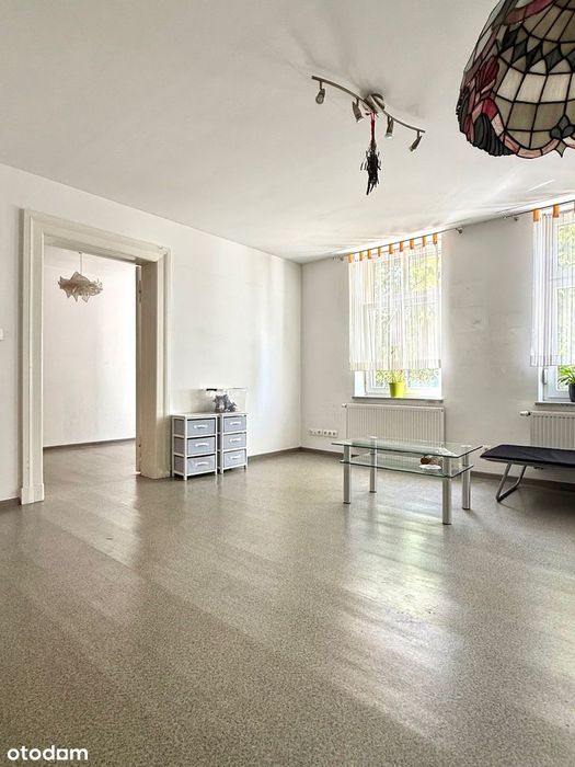 Duże mieszkanie na parterze w centrum z piwnicą i pom. gospodarczym