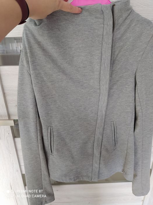 Bluza z ozdobnym kolnierzem