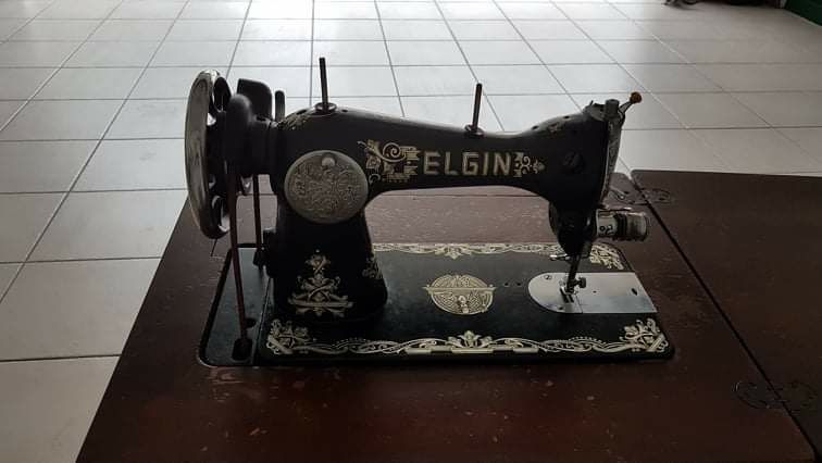 Maquina costura antiga