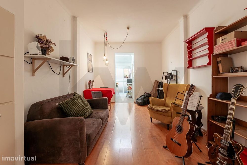 Apartamento Mobilado com Quarto, Sala e Pátio – Beato, Lisboa