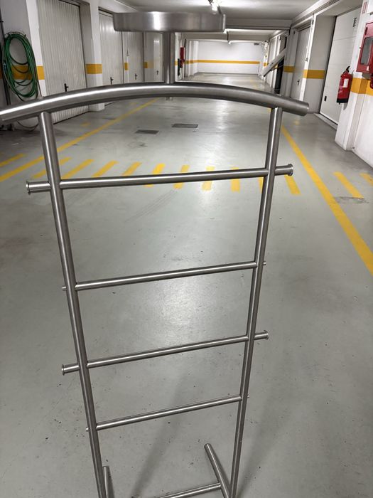 Cabide Ikea metalico em muito bom estado