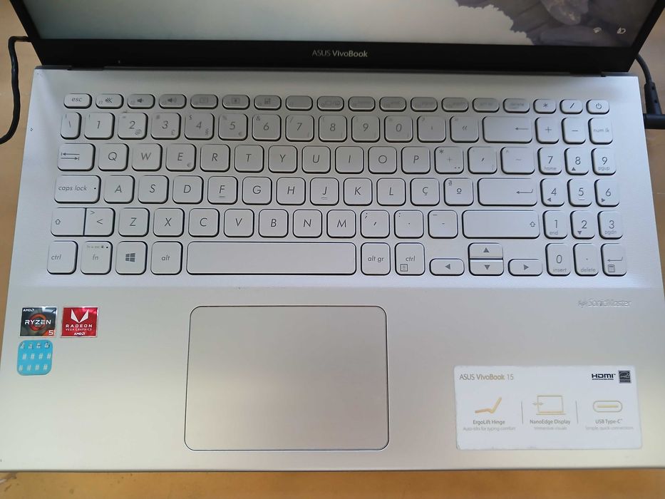 ASUS VivoBook 15,6" Ryzen 5 | 6GB RAM | 256GB SSD | Carregador + Sleeve
