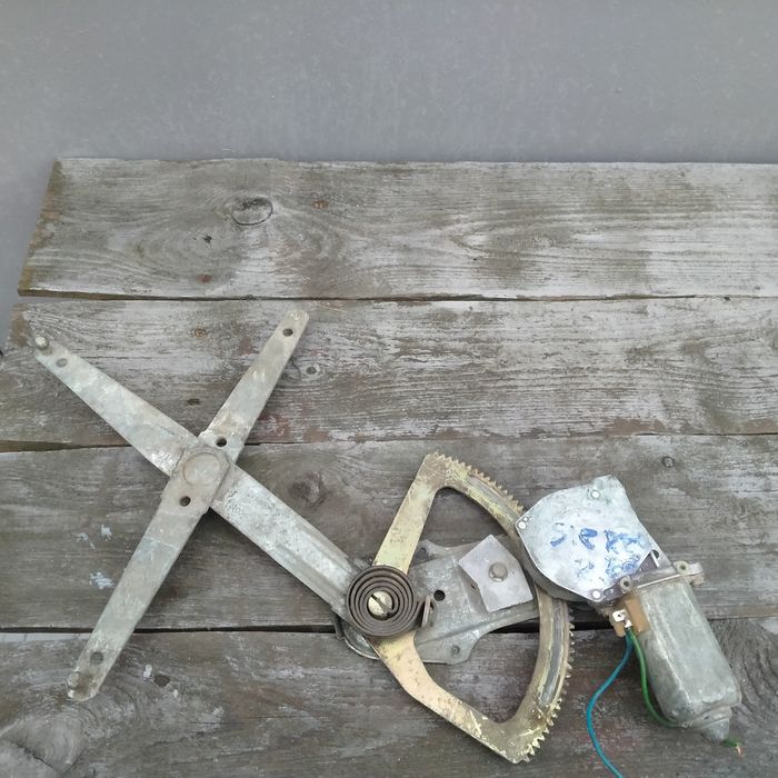 Склопідіймач  електричний Ford Sierra.