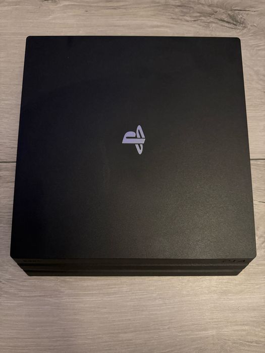 Ps4 pro playstation 4 pro 1 TB, 2 pady, gry, komplet, karton, kable