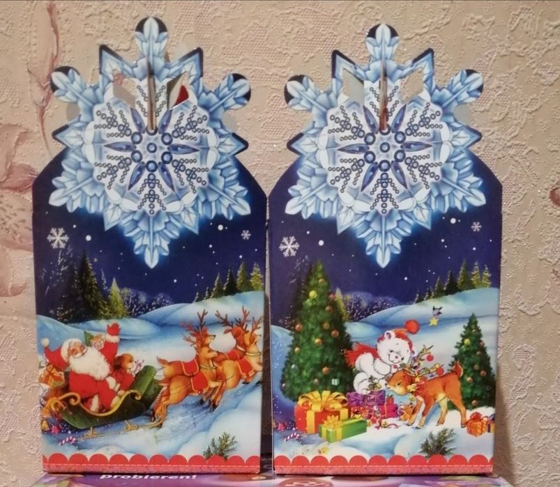 Новорічні коробки для цукерок