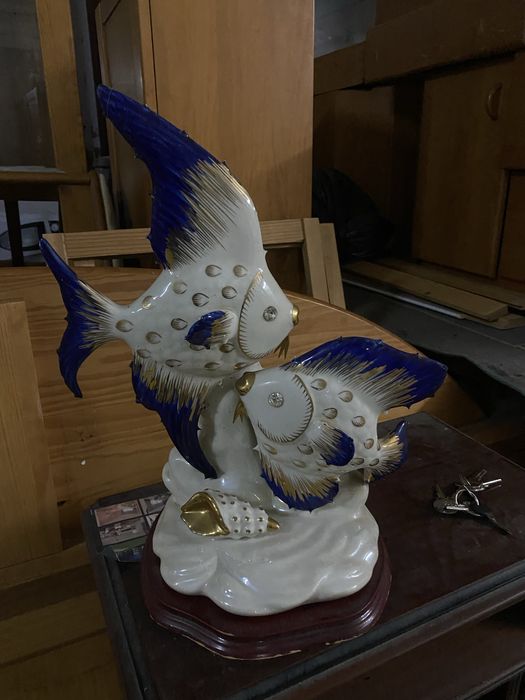 Escultura de Peixe decorativa feita em porcelana bidrada