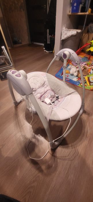Продаю б/у Mastela Deluxe Portable Swing.