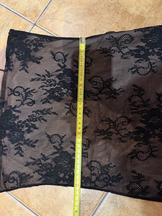 Czarna koronkowa sukienka H&M 34