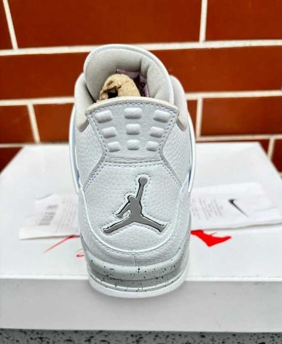 Buty sportowe "Jordan_4_Retro_White_Oreo R.37.5