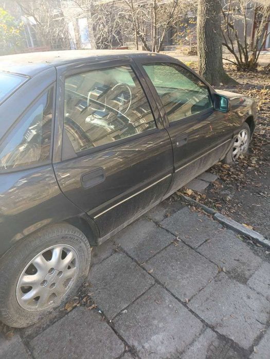 Продам опель вектра 1993 года  недорого 40000