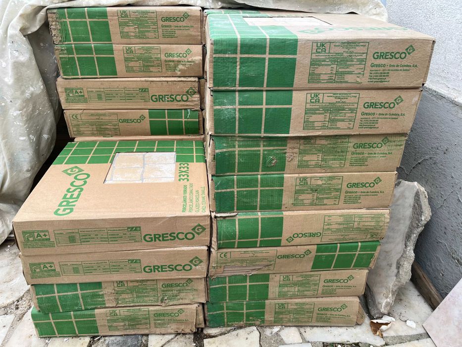 Pavimento cerâmico Porcelanato vidrado 45m2 Beije (estado novo)