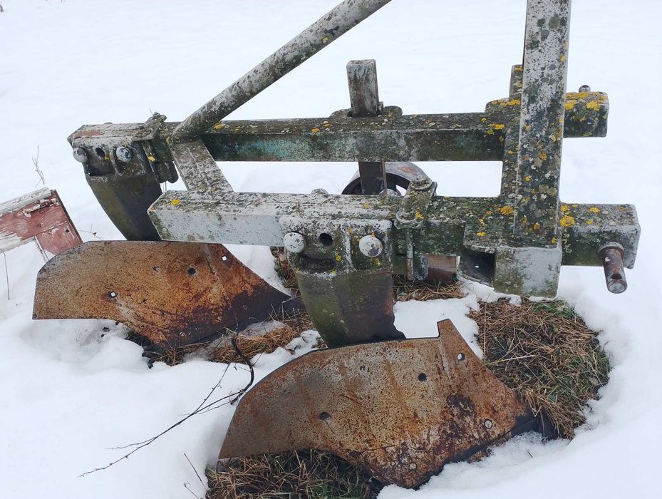 Продам плуг 2по 35