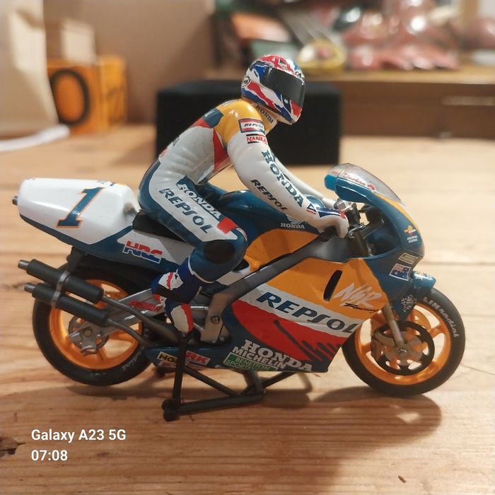 Miniatura Honda NSR 500 Repsol HRC 1:24 - Onyx (Mick Doohan)