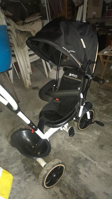 Cadeira com triciclo para criancas