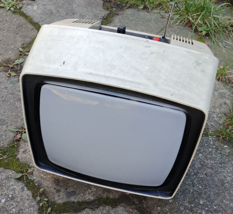 Telewizor Neptun 14cali czarno -biały zasilanie 230~ i 12V