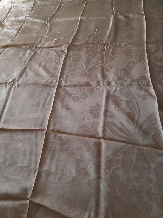 Colcha de cetim antiga