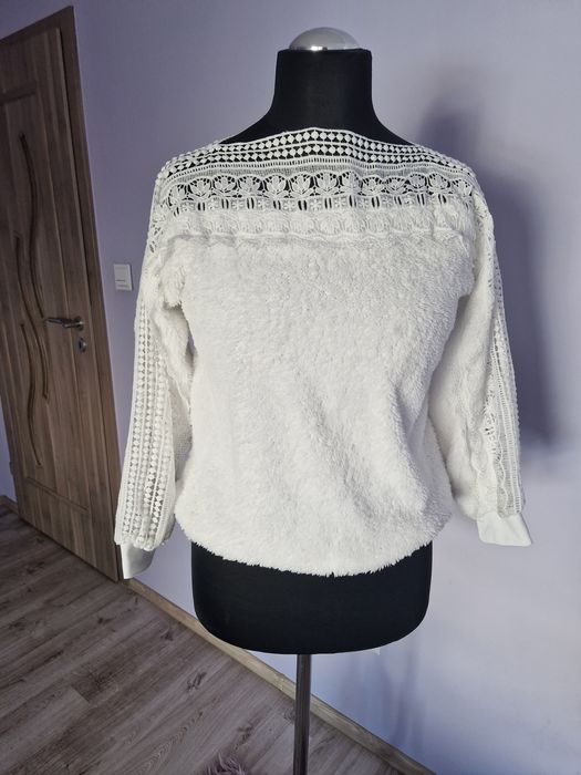 Ażurowy biały sweterek