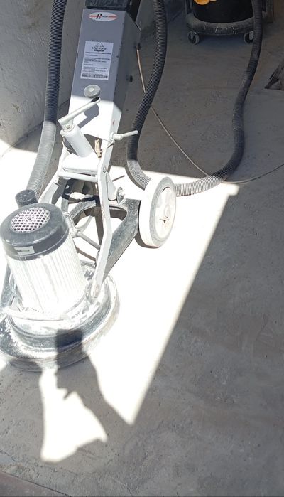 Szlifowanie wylewki betonu Usuwanie subitu frezowanie kleju z posadzki