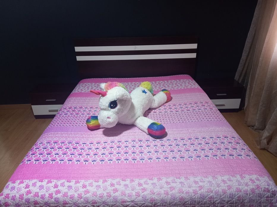 Cama de casal cor castanho
