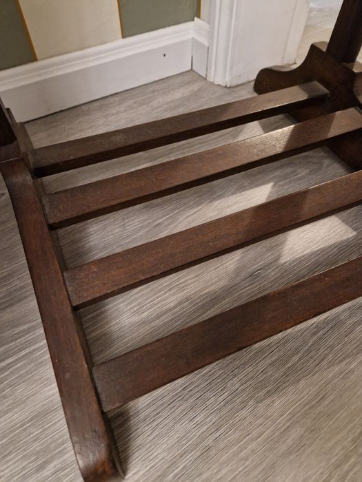 Criado mudo/cabide quarto