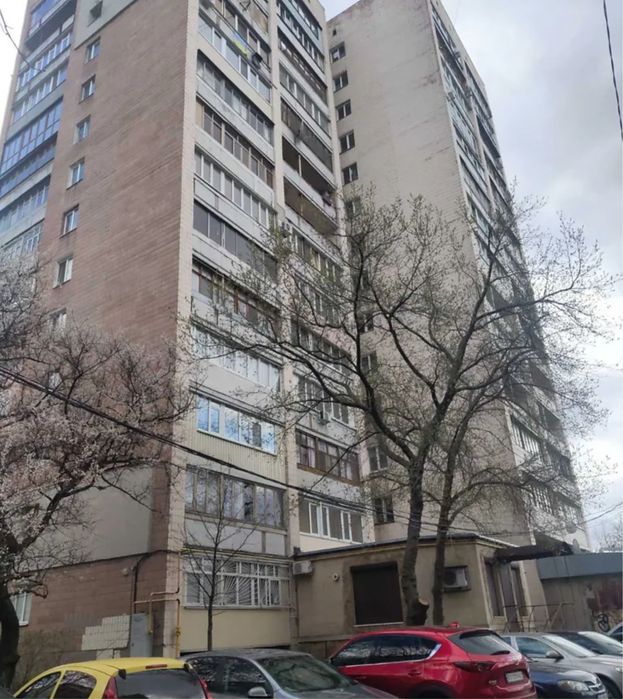 3х к.из.кв. в 3-х мин.от входа в метро 23Августа. 76м2. Старт-62999$