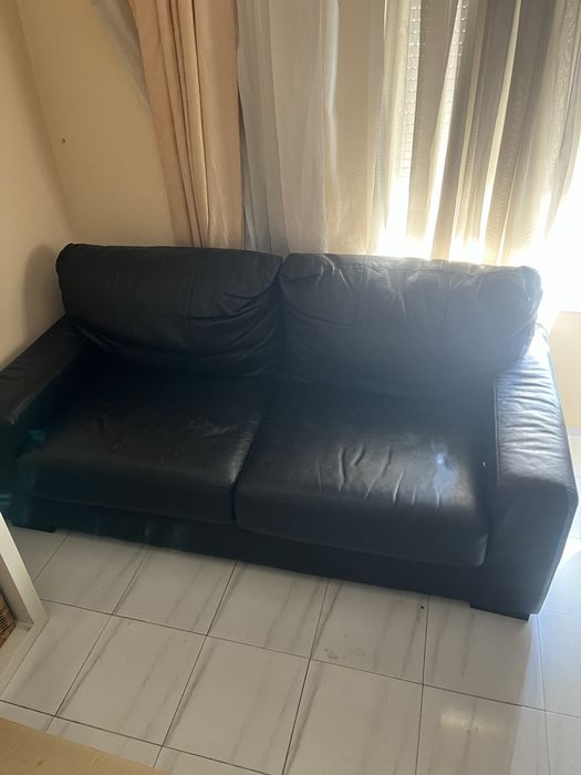Sofa preto 40€.