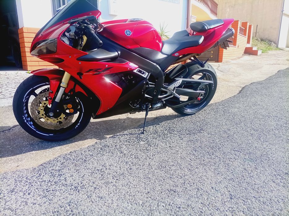 Vendo  ou troco Yamaha r1 e bom estado