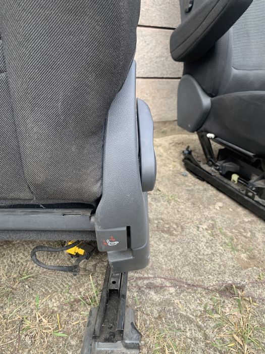 Середні  Сидіння Пежо 3008 5008 Сидушки Складне сидіння 3ряд