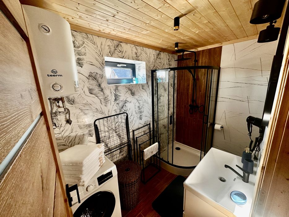 Stodoła Janusz z balią nad jeziorem