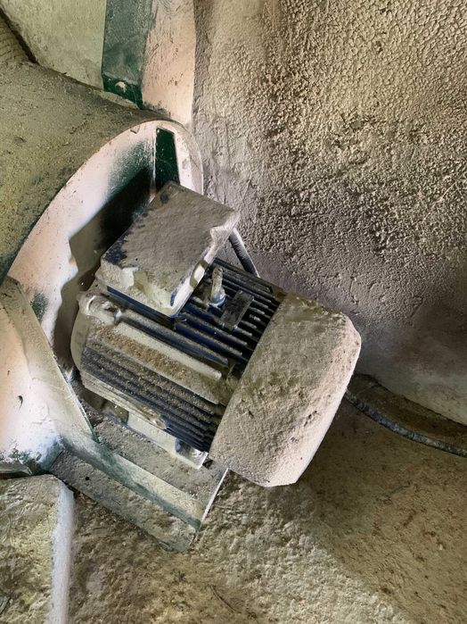 Продам  комбікормовий завод об'єм 2200 кг