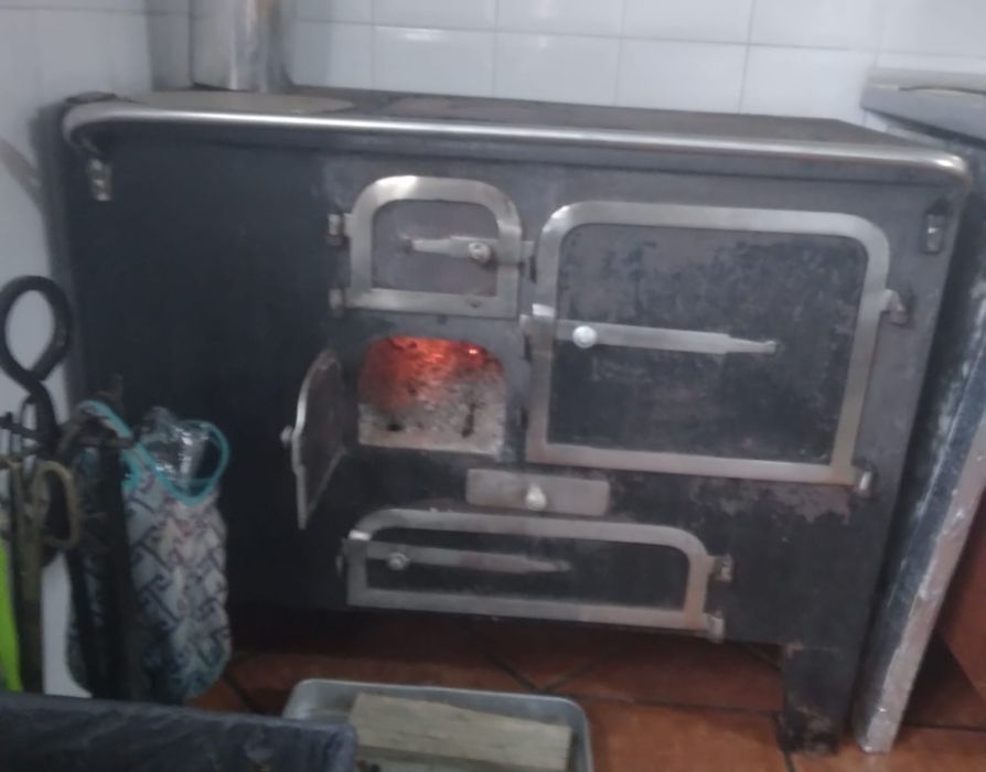 Fogão a lenha usado