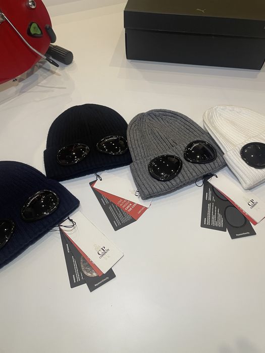 Шапка від бренду C.p Company
