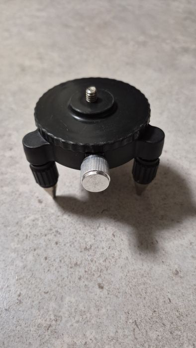 Stojak statyw do poziomicy