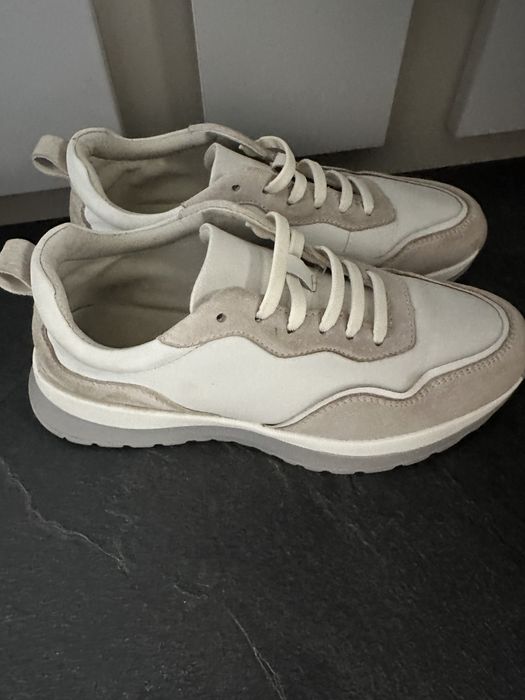 Шкіряні кросівки