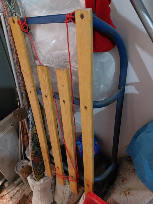 Санки для катання по снігу