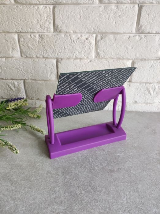 Lusterko małe na nóżce do malowania makijażu.