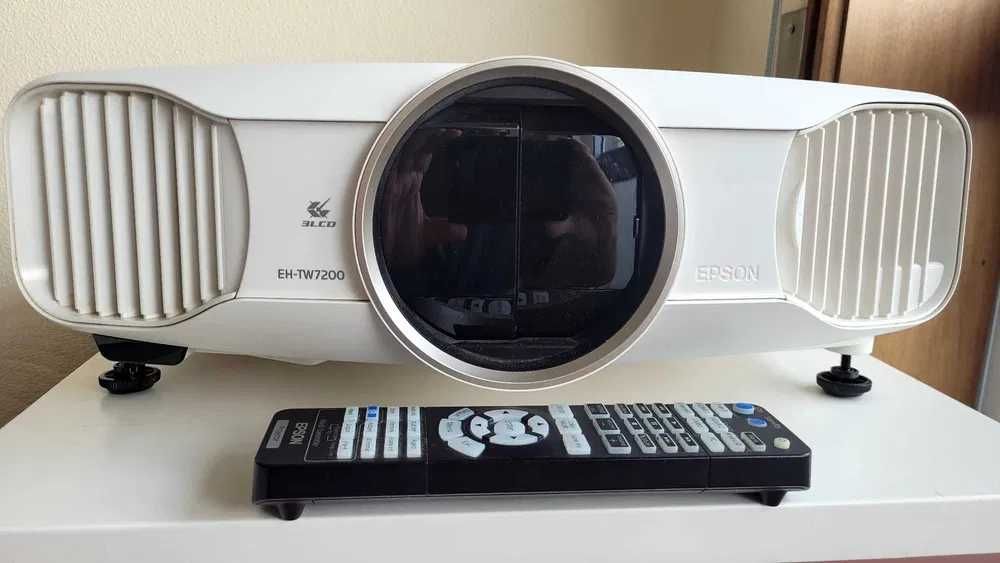 Projetor Epson Cinema EH-TW7200 (pouco uso- deslocamento de lente H/V) Verdadeiro Cinema em Casa
