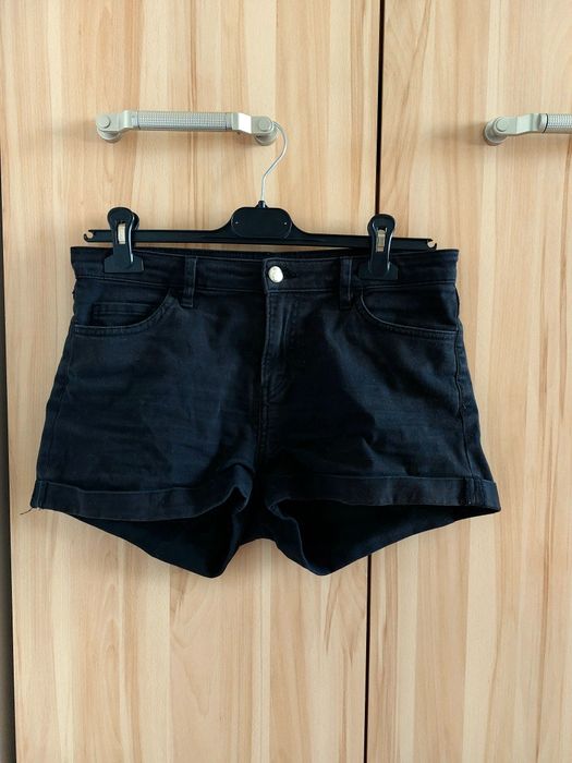 Krótkie czarne spodenki