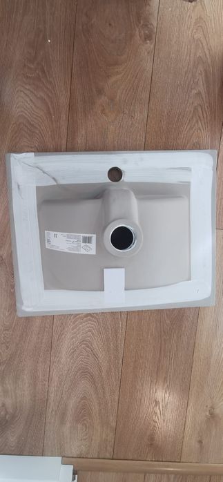 Nowa umywalka, głębokość 50 cm