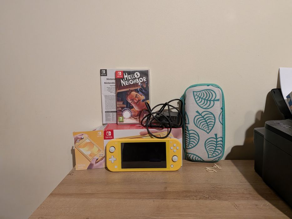 Nintendo switch lite z grą ładowarka i opakowaniem