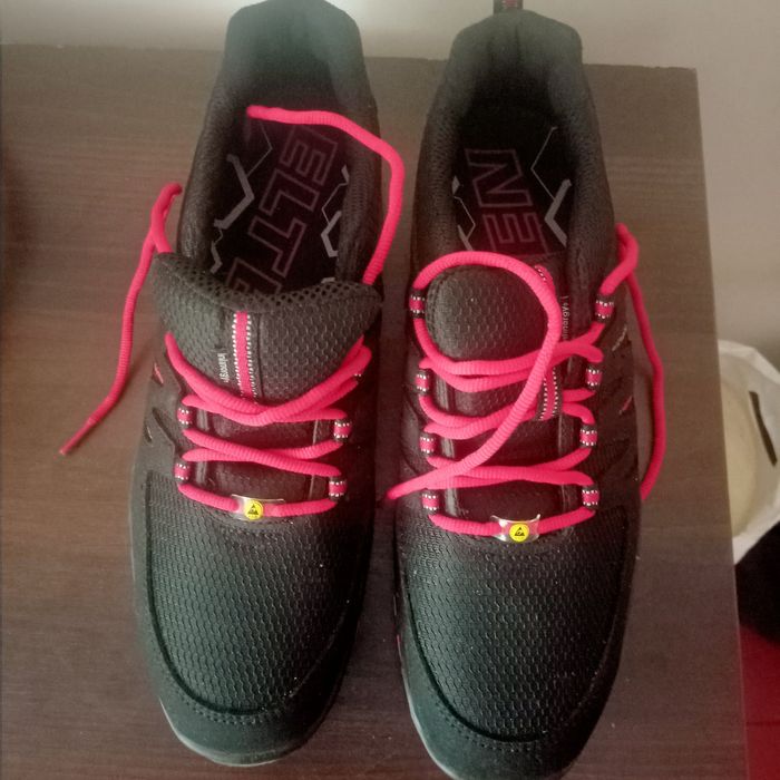 Нове взуття для будівельників