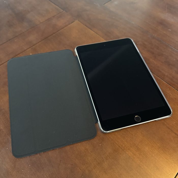 Impecável! Ipad Mini 4 (2015) 128Gb + Carregador + Capa + Caixa