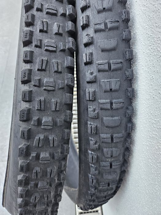 Pneus maxxis dhr2 e assegai