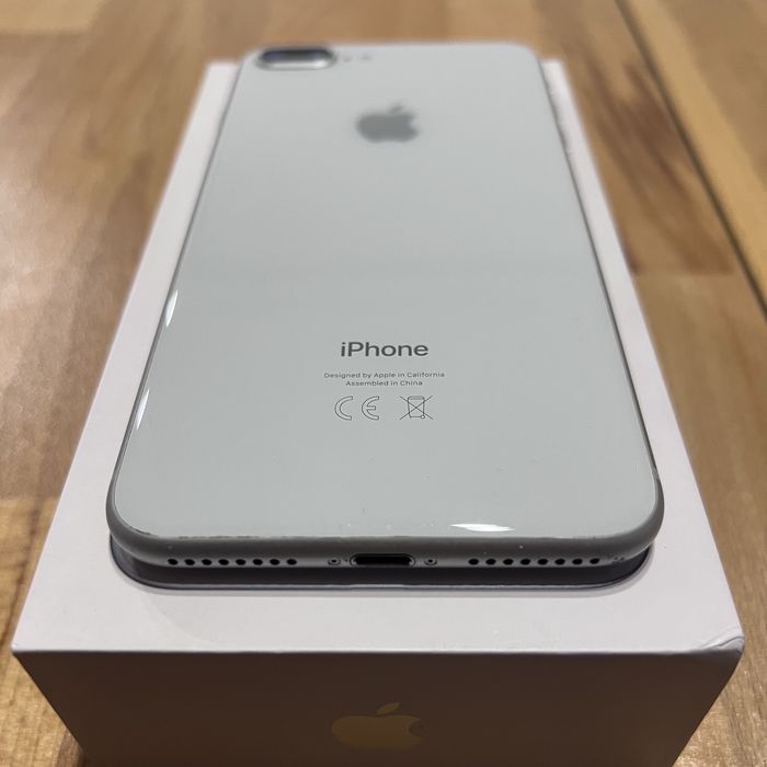 iPhone 8 Plus stan b.dobry pudełko ładowarka etui