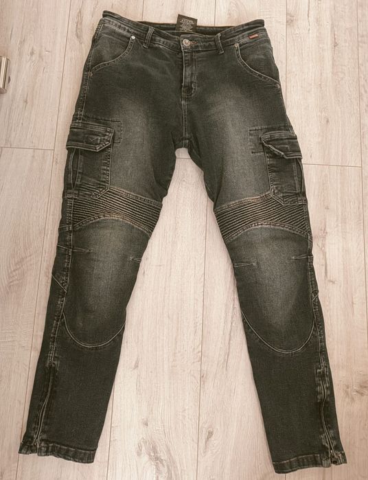 Kurtka, spodnie, kask i rękawice