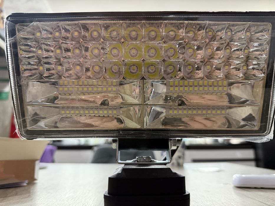 Halogen bateria dewalt 18v li-ion (do negocjacji)