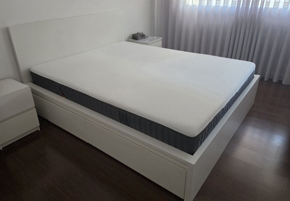 Cama casal ikea + 4 gavetas
