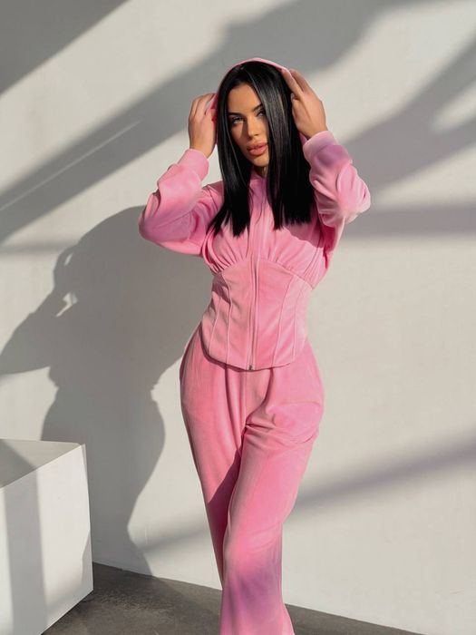 Сукні , худі , костюми , спідниці .Магазин одягу , є все для жінок