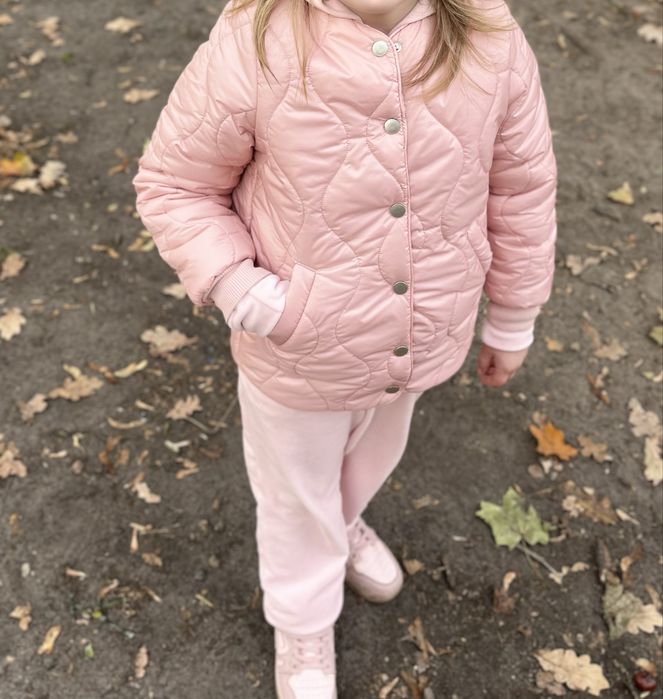 Весняна куртка на дівчинку 128р