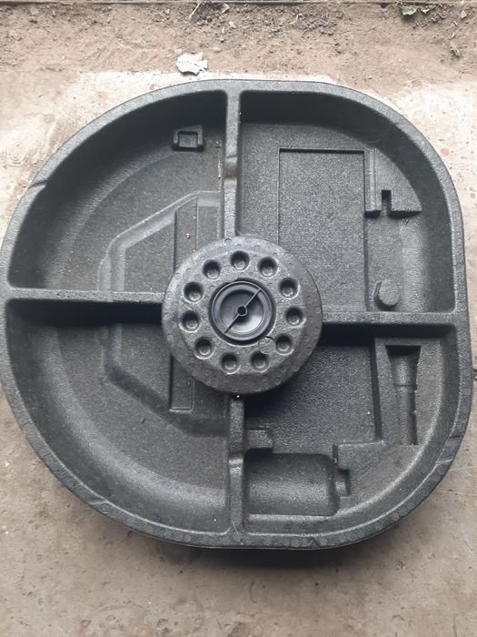 Кронштейн ( кріплення- органайзер ) для запасного кооеса Форд Фокус 3